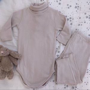 Bonpoint 🍒 2pc set turtleneck onesie + leggings